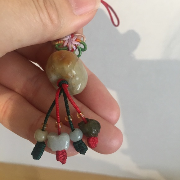 Jade and agate piggy charms - Picture 5 of 7